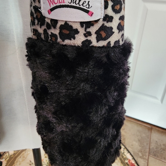 Chic Leopard Print Infinity Scarf - Picture 4 of 5